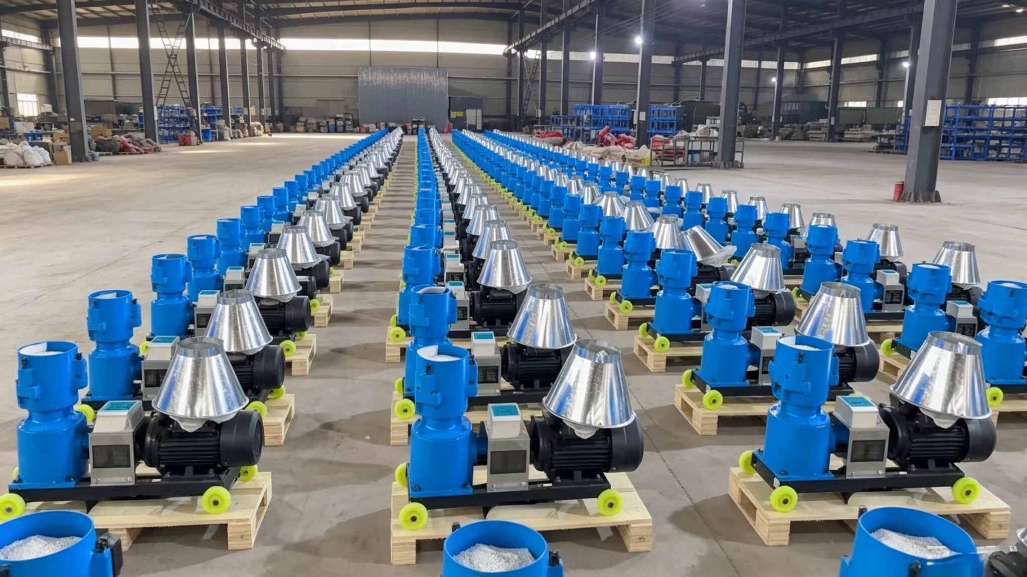 Home Sunto Machinery factory workshop with bulk feed pellet machines for livestock poultry farm export