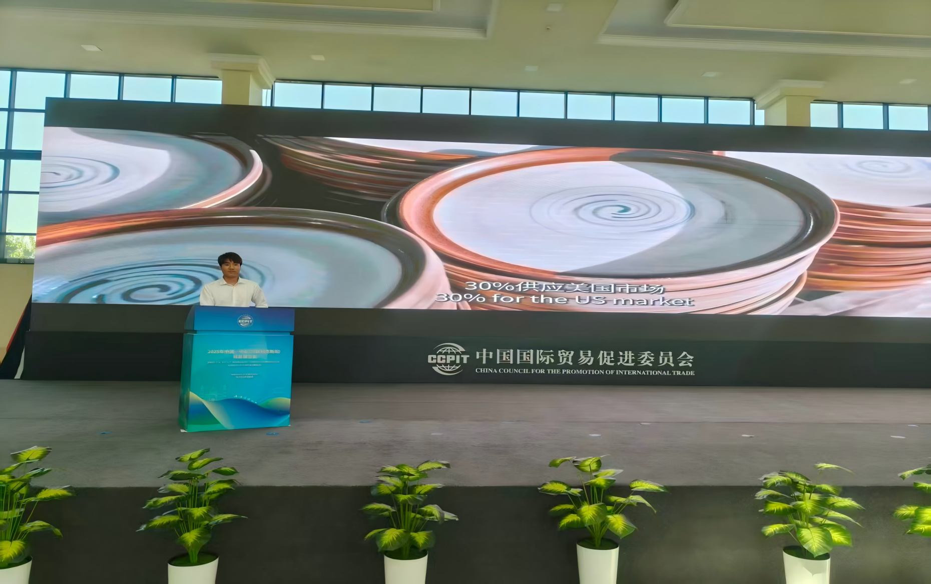 Sunto Machinery founder delivering speech at CCPIT international export forum