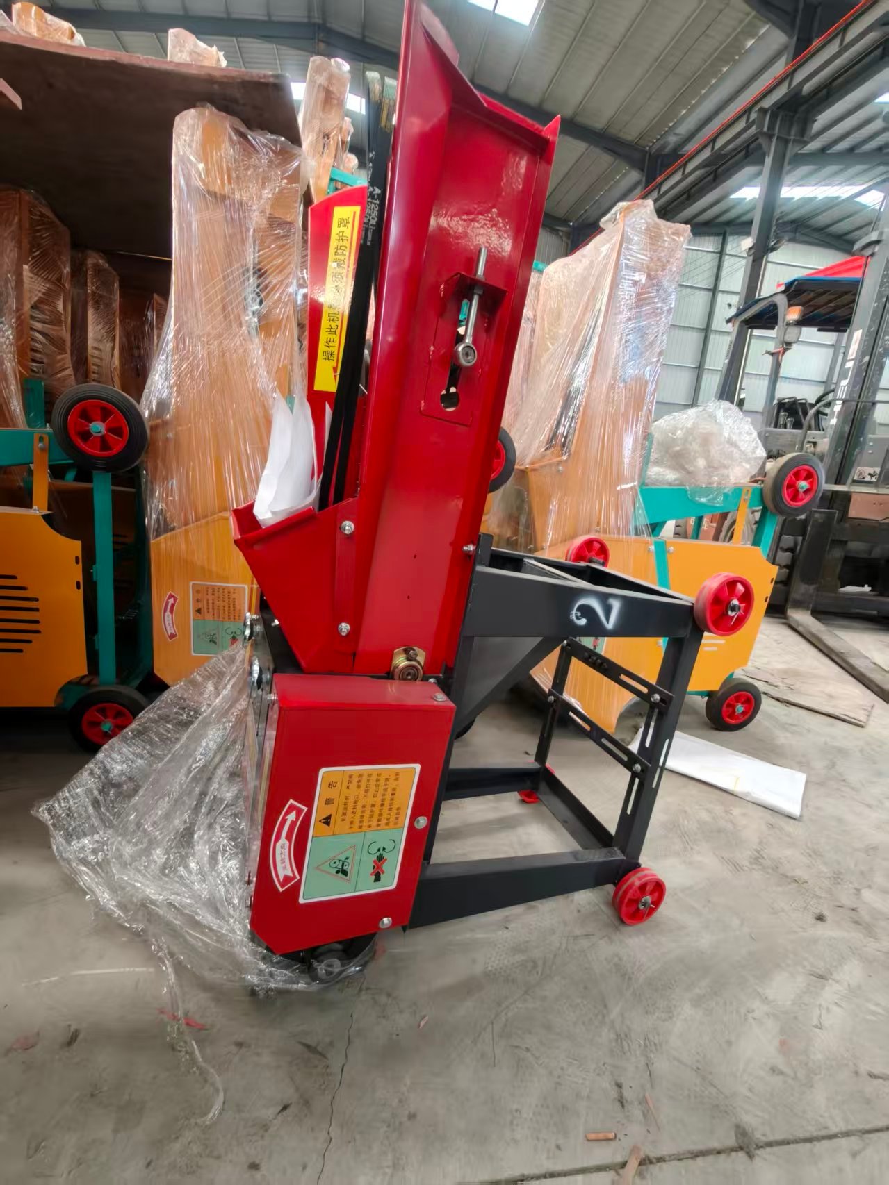 Sunto chaff cutter grass chopping machine in the factory for the Kenya farm order