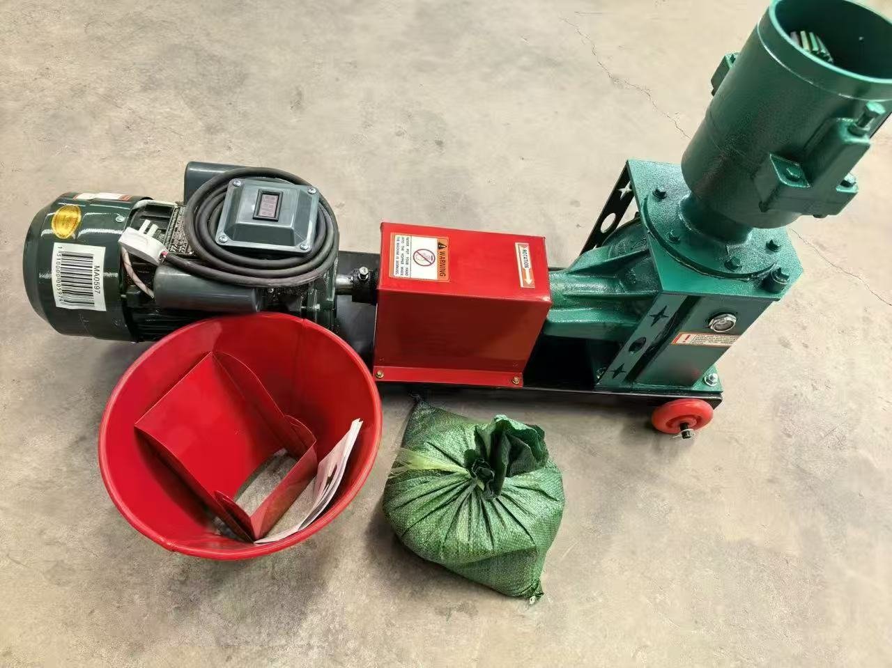 Sunto KLJ160 feed pellet machine with motor and spare parts tested for Kenya shipment